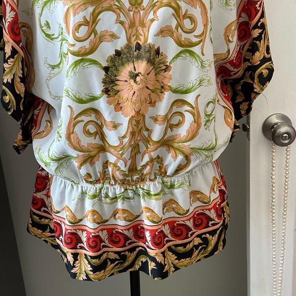 Beautiful Blouse - Picture 7 of 8